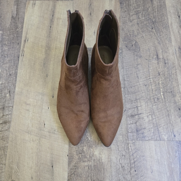 Banana Republic Faux Suede Dark Brown Women's Size 8 Ankle Boots - Picture 12 of 13